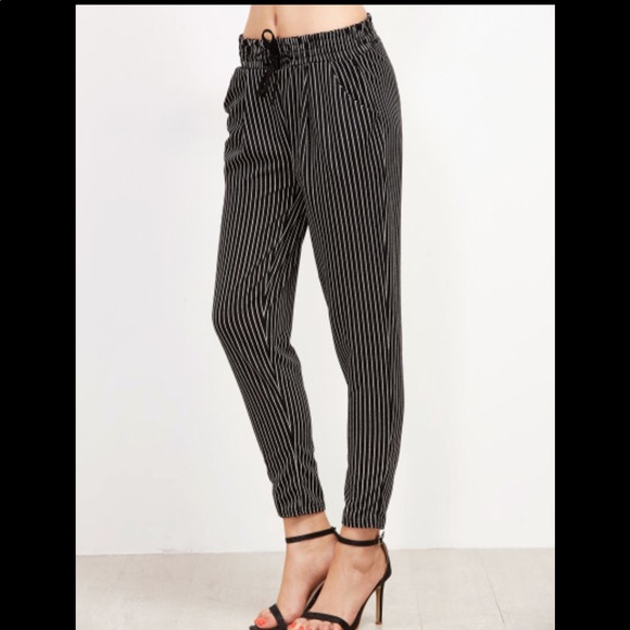 🆕Black pinstripe tie waist ankle pocket pants - Picture 7 of 8